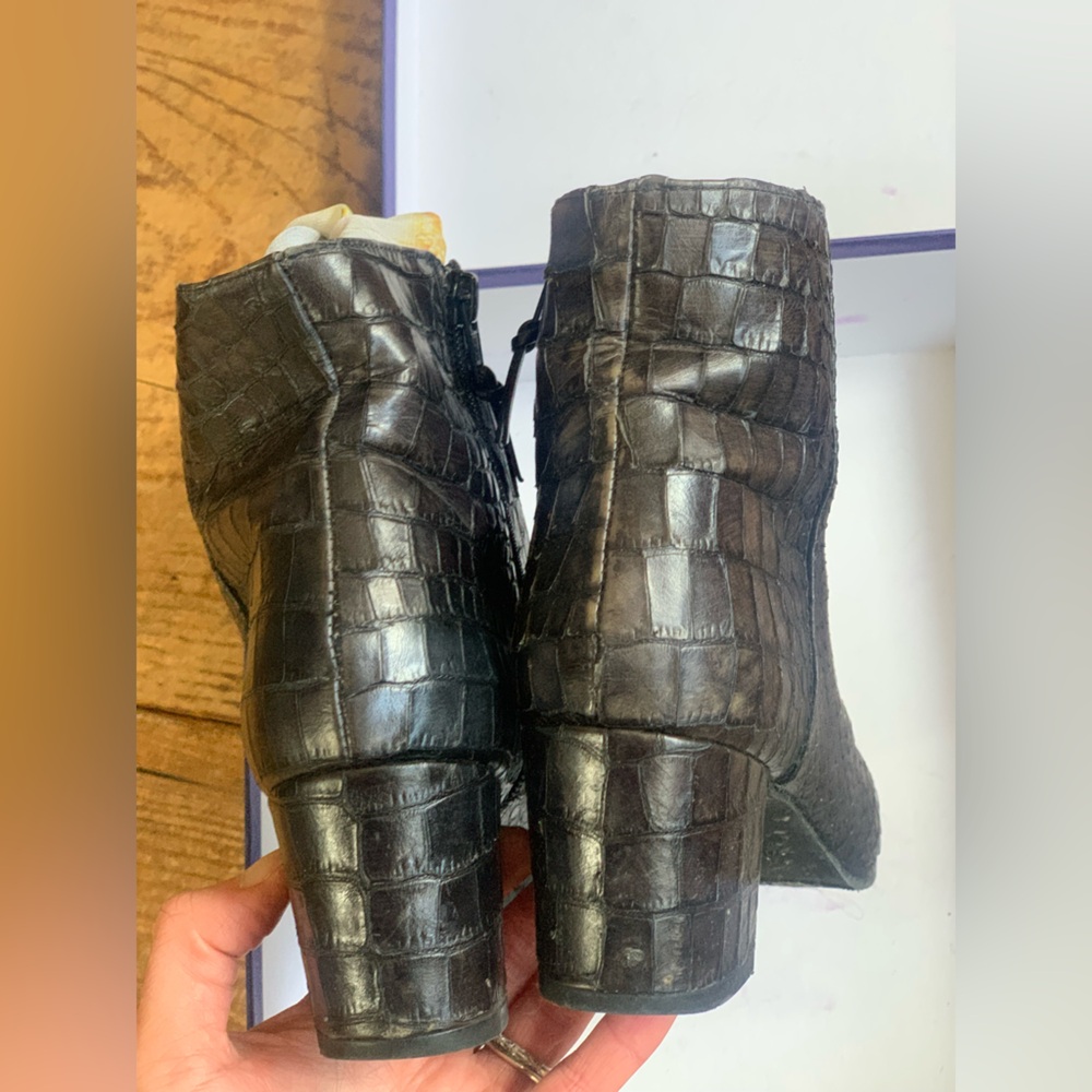 Stuart Weitzman Zepher Croc-Embossed Ankle Boot 7.5 - Picture 3 of 6